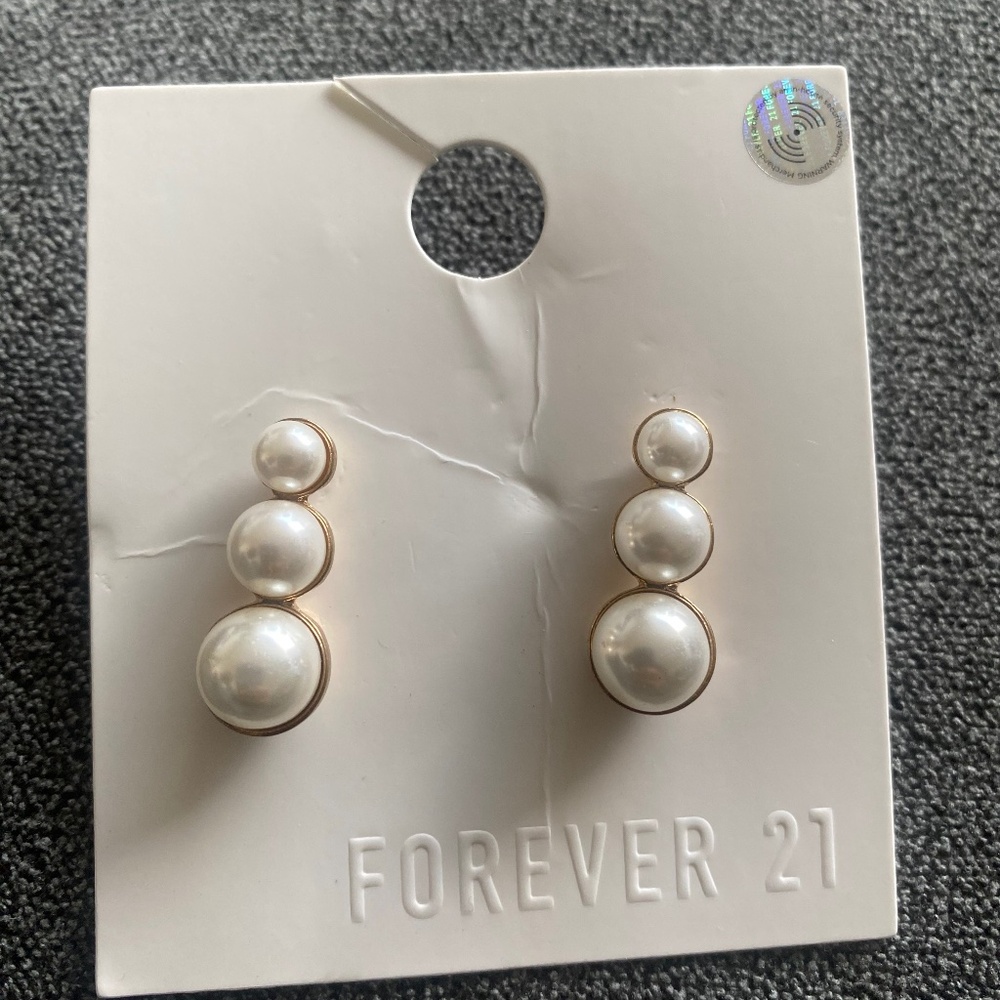 NWT Faux Pearl Earrings